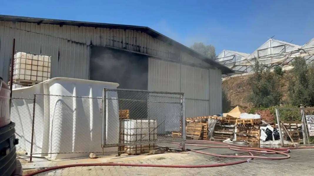 Serada Başlayan Alevler Kimyasal Deposuna Sıçradı 9